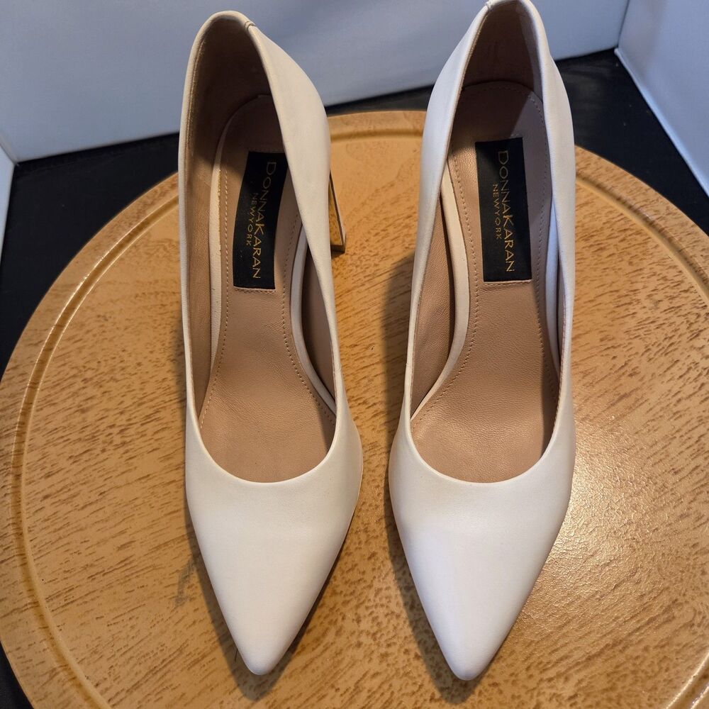Donna Karan NY Women’s Ivory/Cream Leather Pumps Pointed Toe Block Heel 7.5M